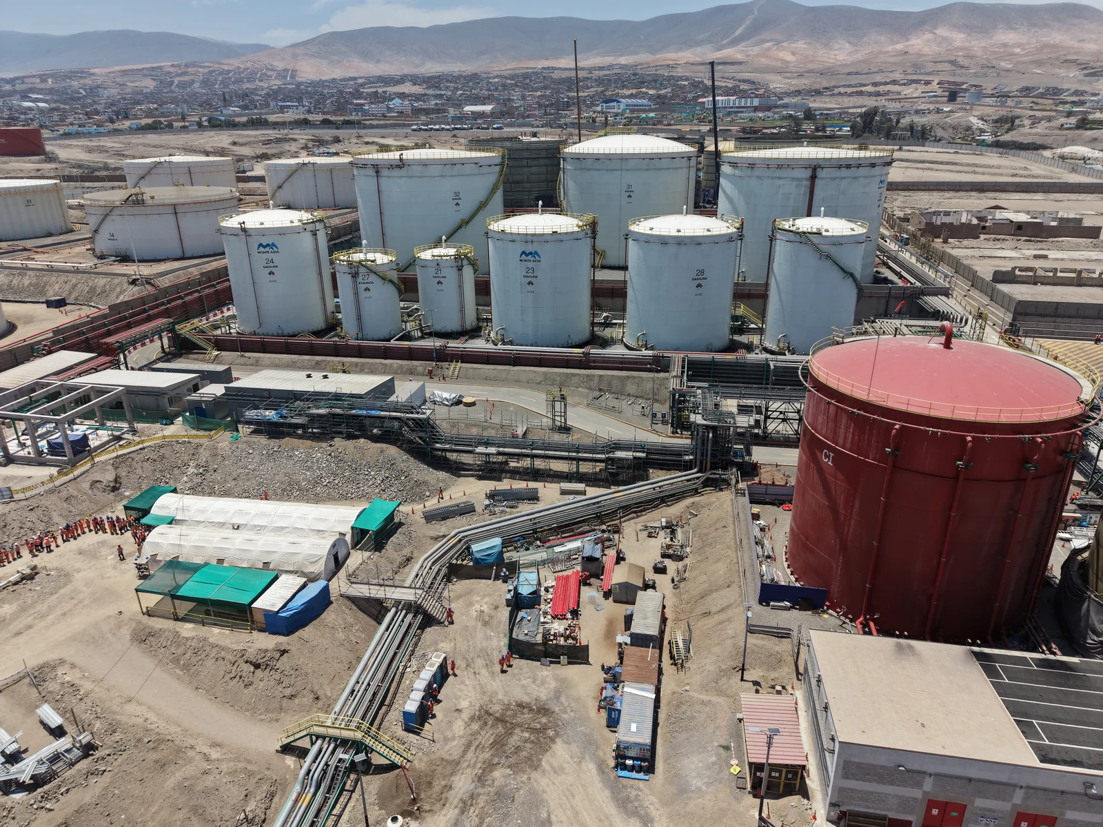 Vista del entorno de tanques de Monte Azul